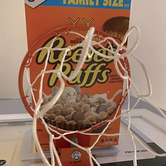 ❌❌ KAWS
Kaws x Reese's Puffs Box
ONE SIZE
Condition: New! Thanks for looking! - Picture 8 of 8